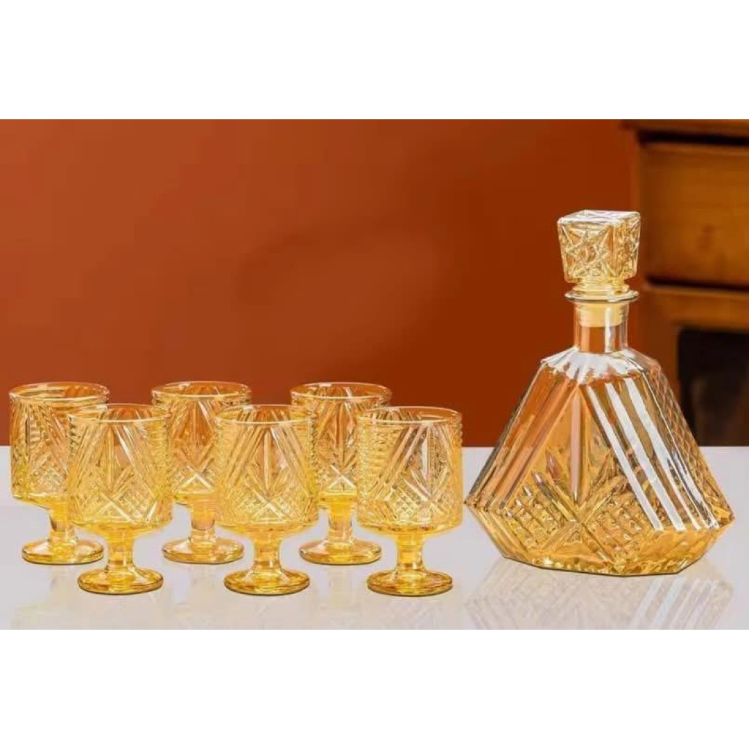 Set sticla bauturi 950ml cu 6 pahare cu picior 200ml A16502 Set sticla bauturi 950ml cu 6 pahare cu picior 200ml